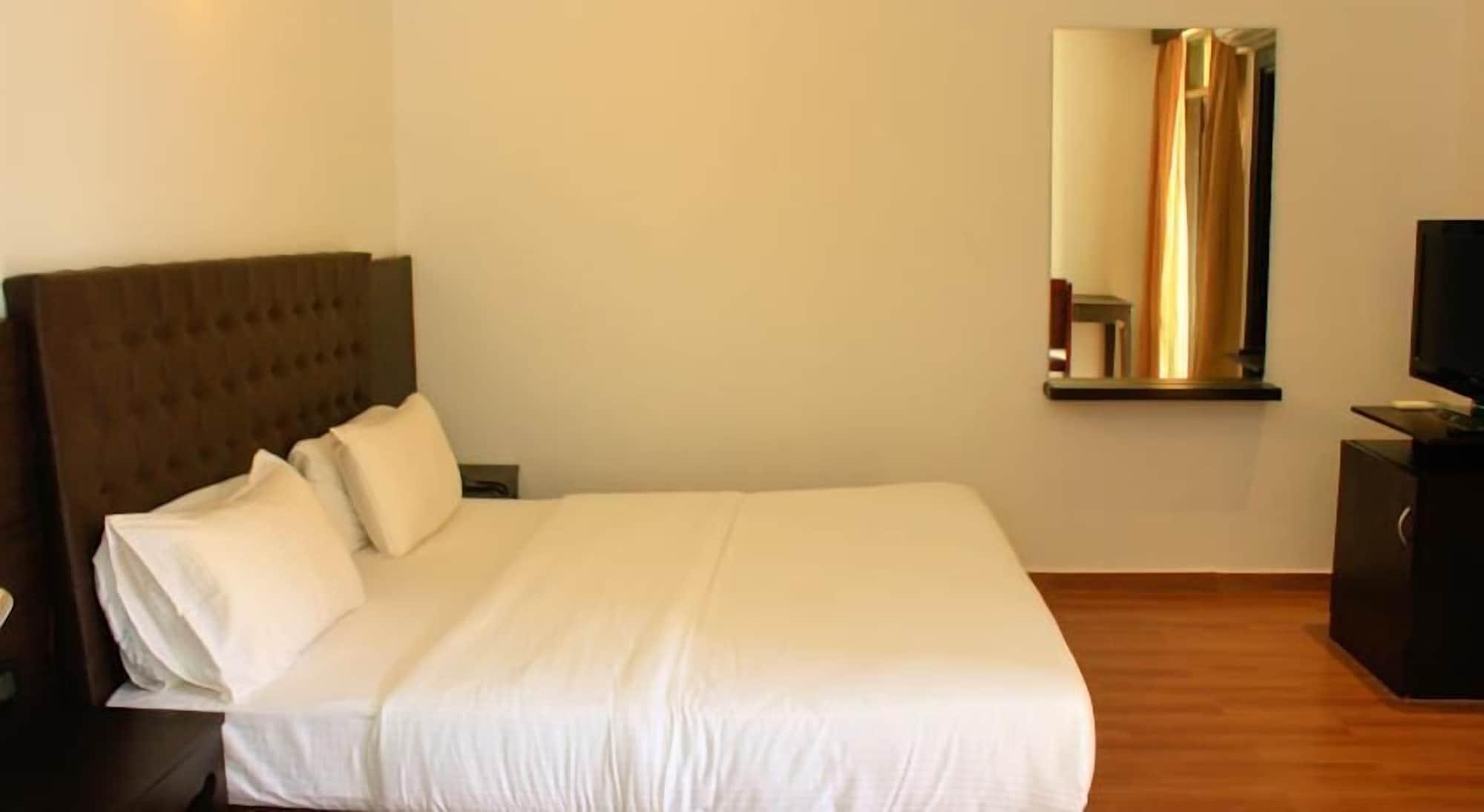 Sinq Beach Resort Калангуте Екстериор снимка