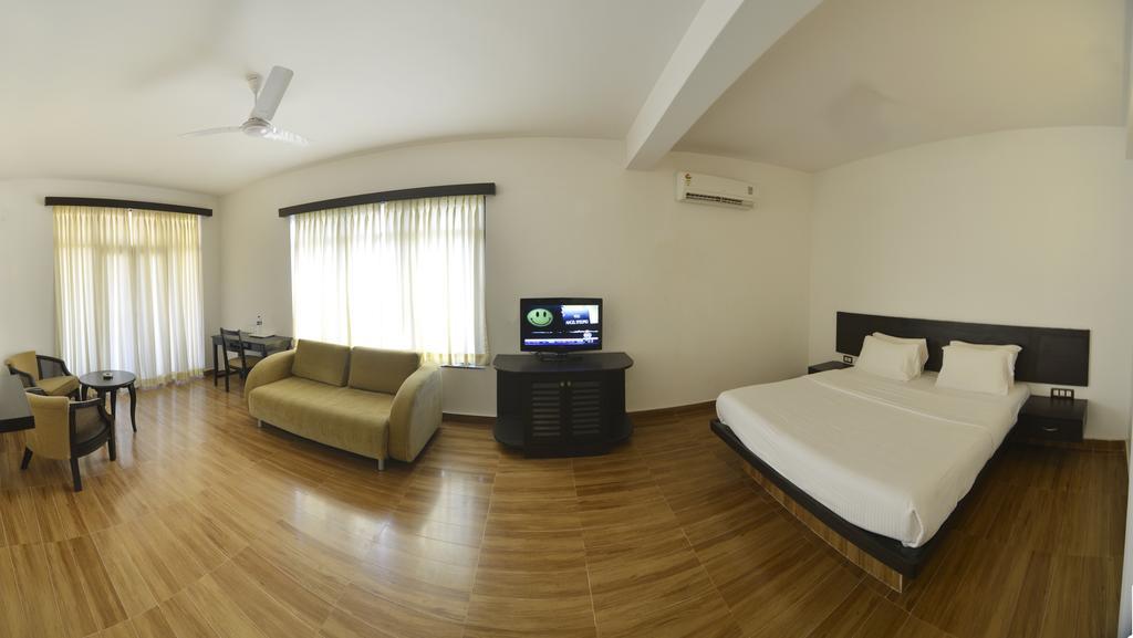 Sinq Beach Resort Калангуте Екстериор снимка