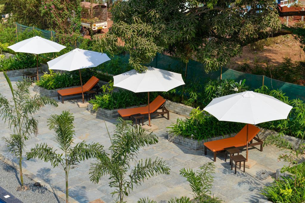 Sinq Beach Resort Калангуте Екстериор снимка