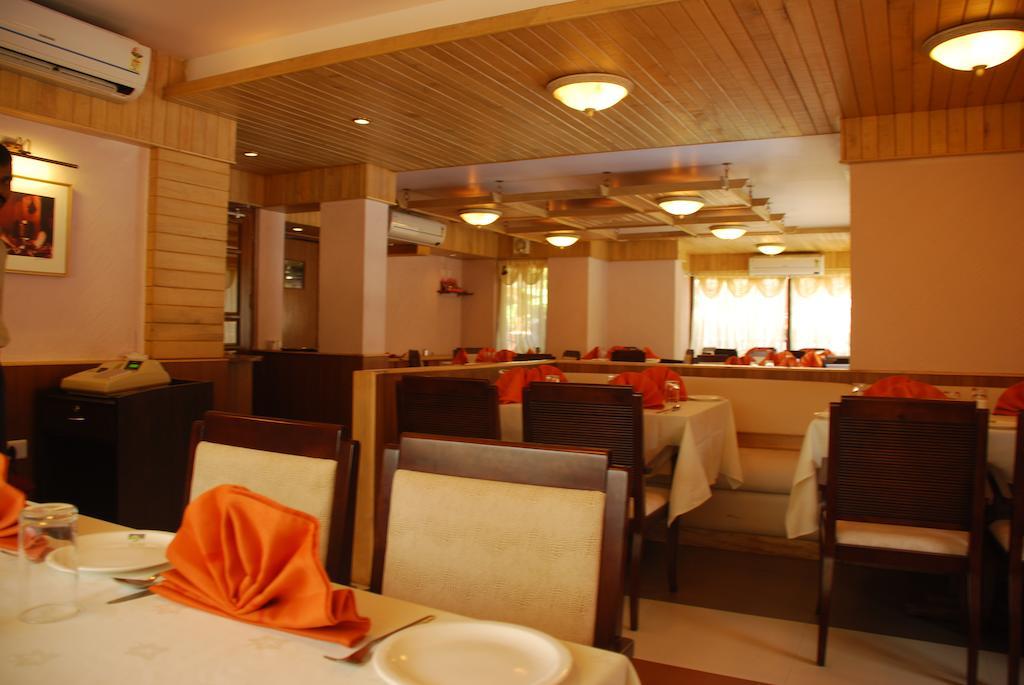 Sinq Beach Resort Калангуте Екстериор снимка