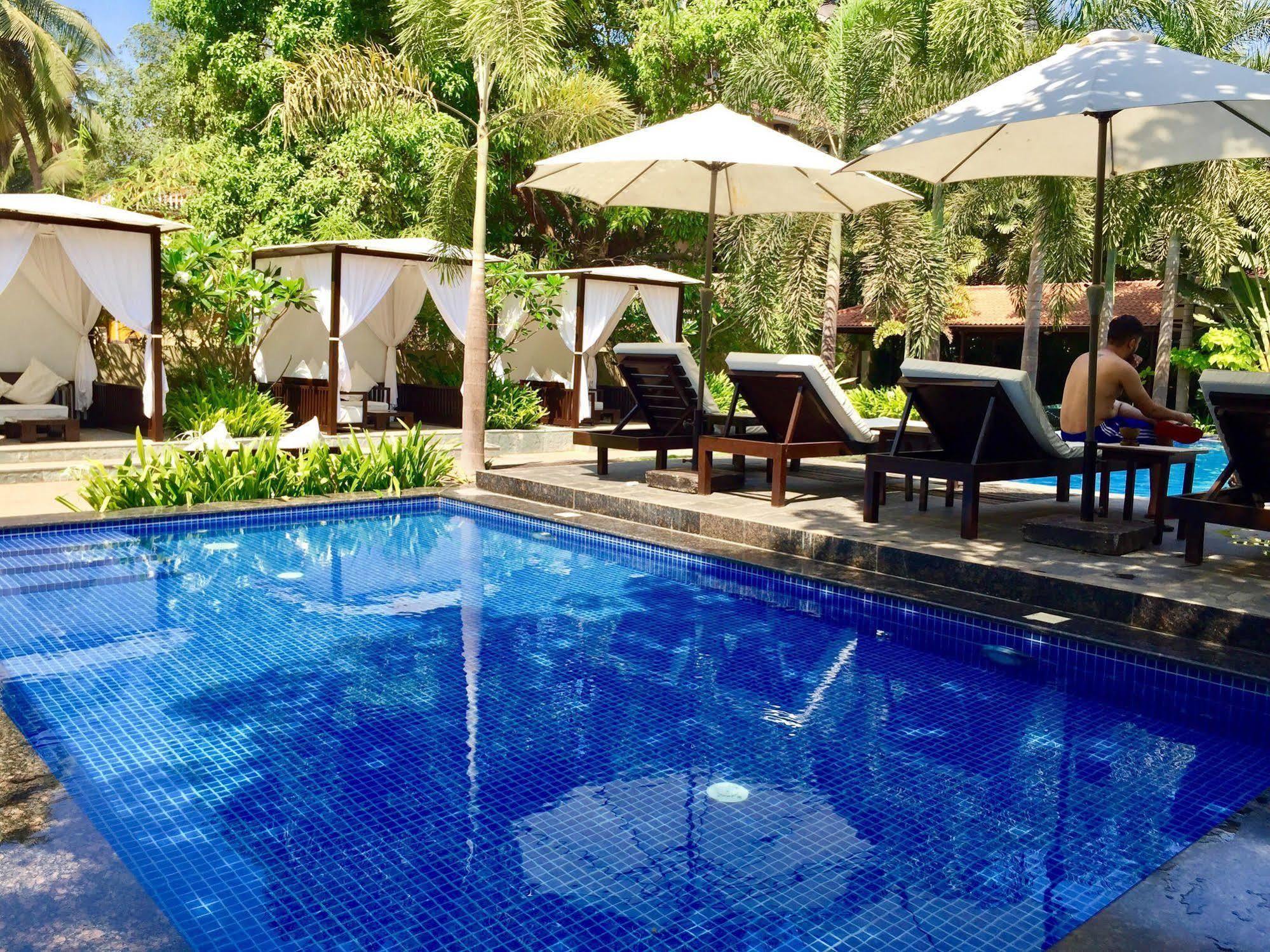 Sinq Beach Resort Калангуте Екстериор снимка
