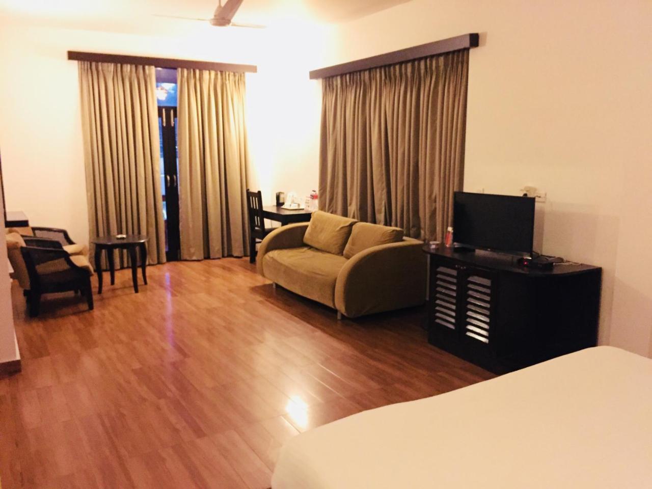 Sinq Beach Resort Калангуте Екстериор снимка